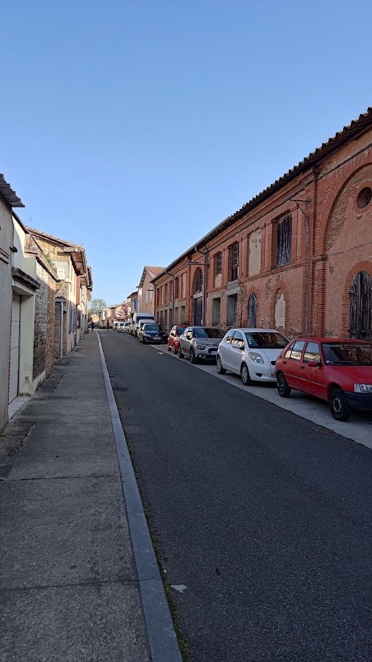 Les rues désertes de Grisolles le dimanche matin